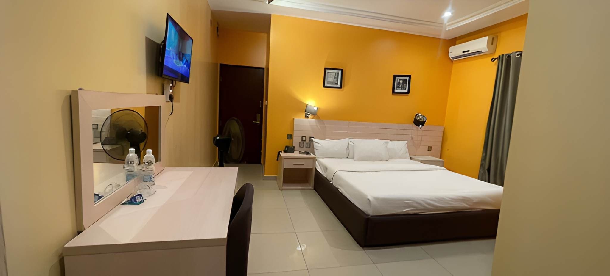 EXECUTIVE DELUXE ROOM